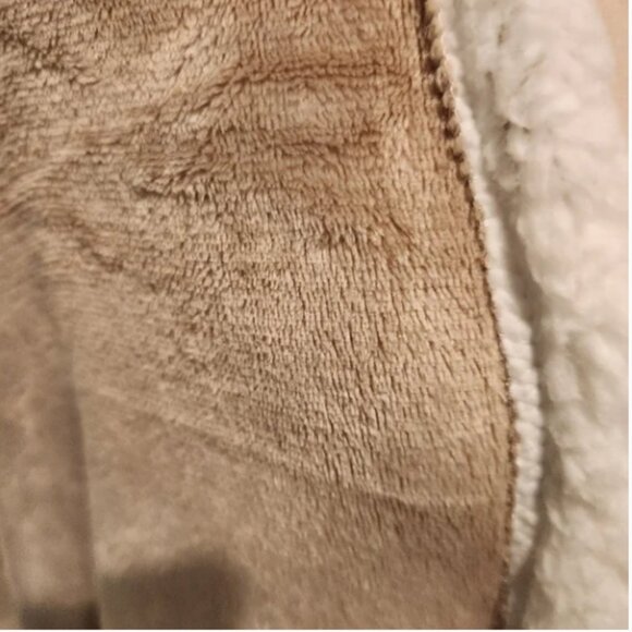Socialite Hooded Sherpa Throw NWT 🆕 - Picture 13 of 16